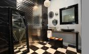Black & White Bathroom Tile Ideas
